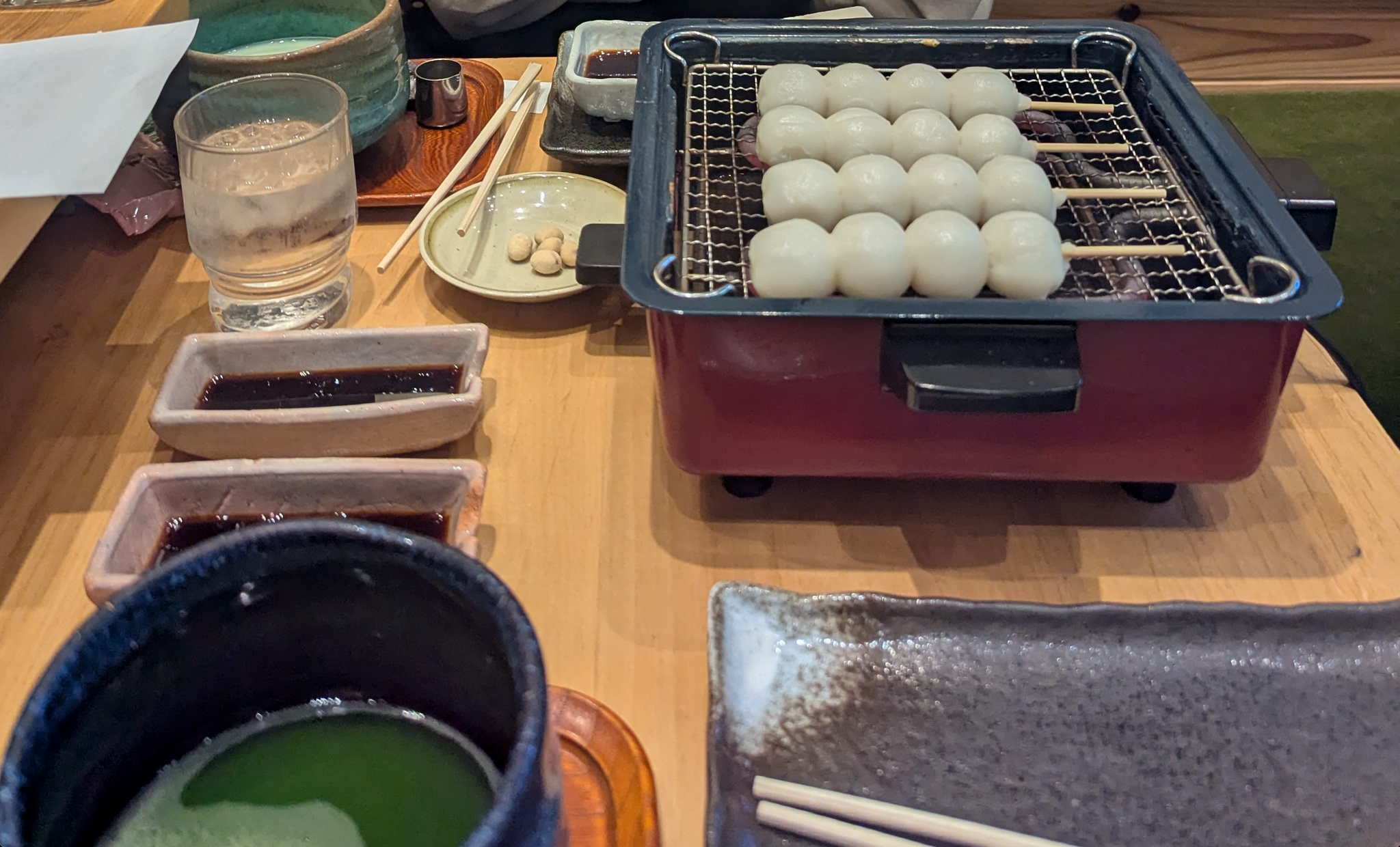 おかげ庵 - 焦げる前の団子達